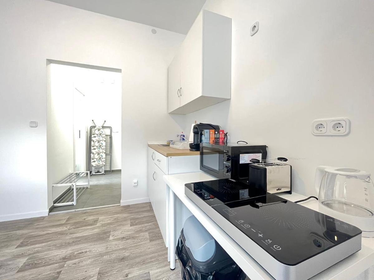 Studio-Apartments Fuer Monteure & Businessgaeste Zentral In 노이뮌스터 외부 사진